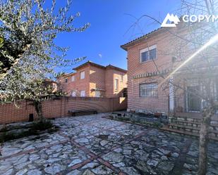 Vista exterior de Casa o xalet en venda en Santa Olalla amb Aire condicionat i Terrassa