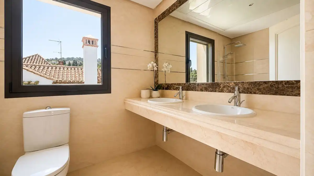 Baño de Casa o chalet en venta en Estepona con Aire acondicionado, Jardín privado y Terraza