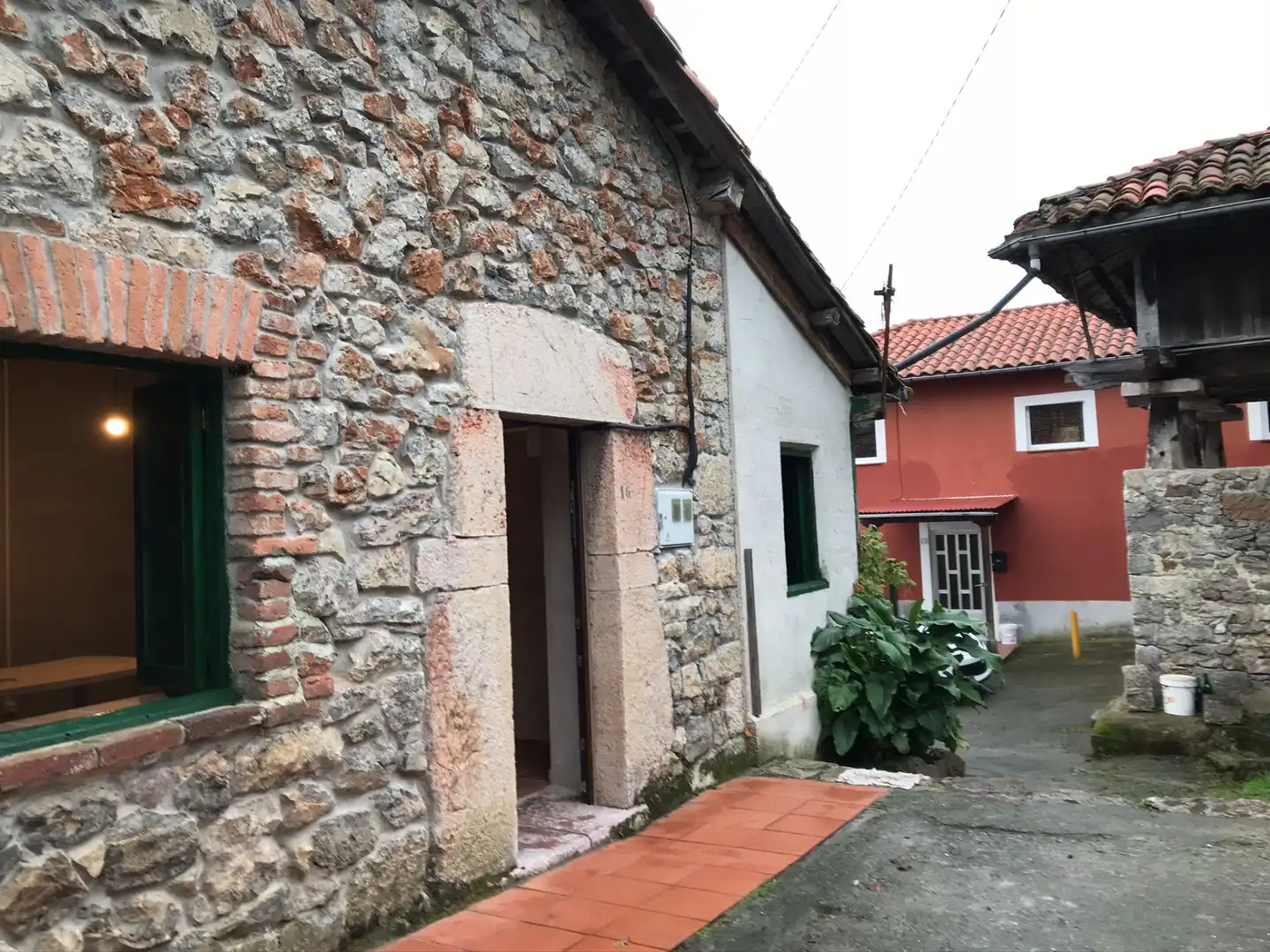 Vista exterior de Casa o xalet en venda en Cangas de Onís amb Jardí privat i Traster