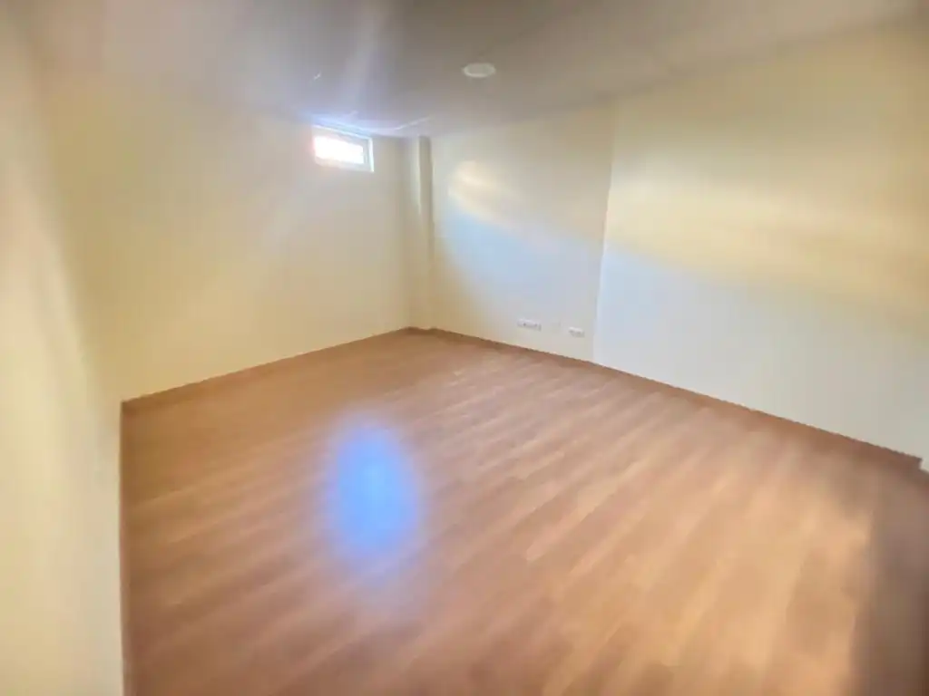 Büro zur Miete in La Bañeza  mit Heizung, Balkon und Internet