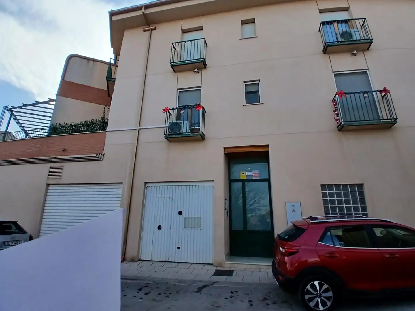 Vista exterior de Casa adosada en venta en Baza con Terraza