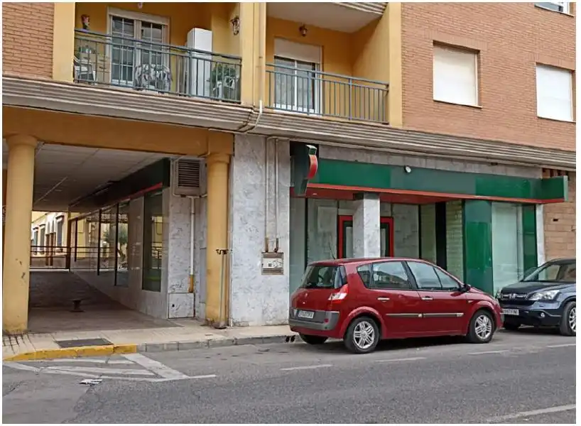 Vista exterior de Local en venta en Villarrobledo con Aire acondicionado