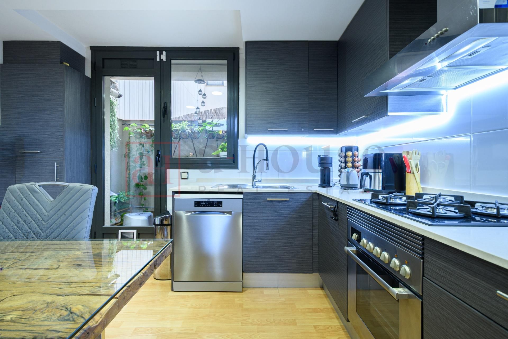 Kitchen of Duplex for sale in  Barcelona Capital  with Air Conditioner, Heating and Parquet flooring