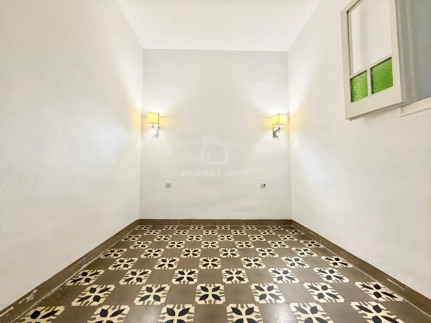 Piso en venta en Girona con Calefacción y Terraza