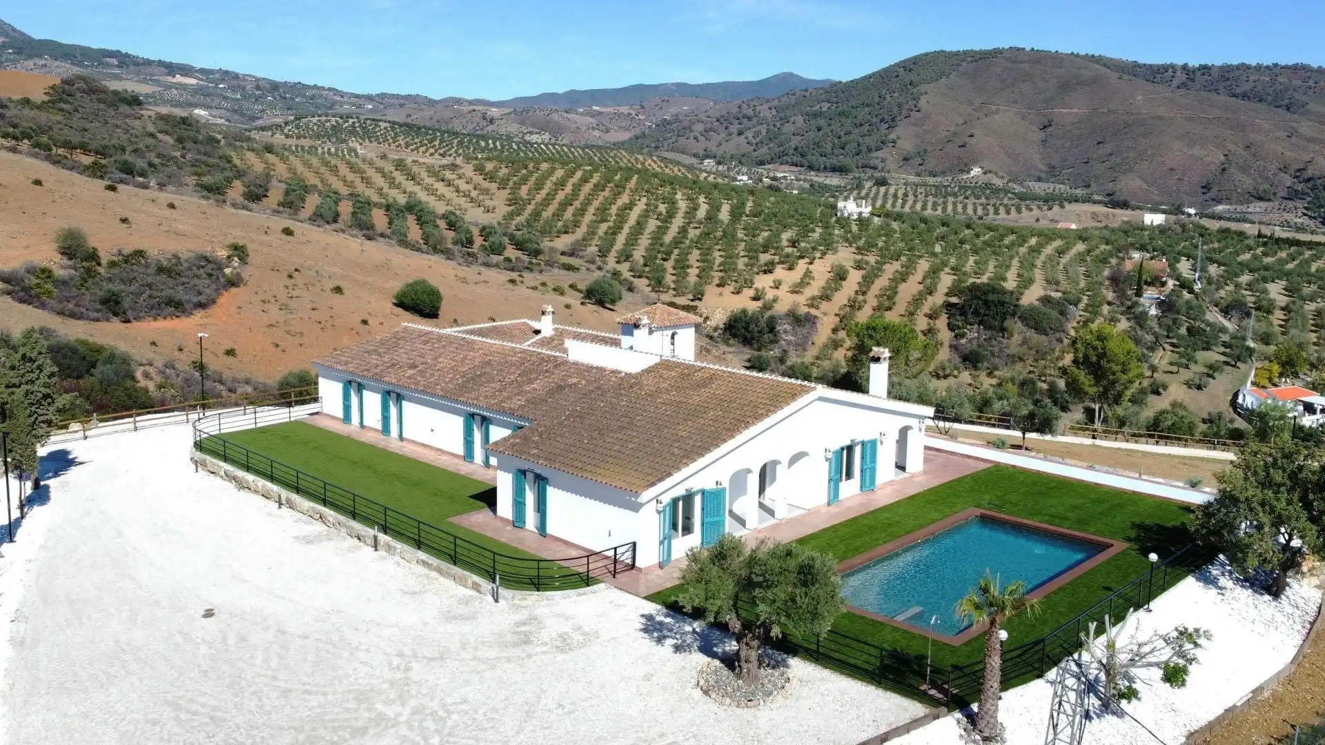 Casa rústica amb piscina en venda a Casarabonela