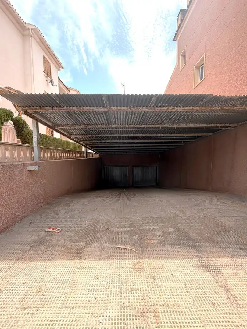 Parkplatz von Maisonette zum Verkauf in Santa Pola mit Klimaanlage, Heizung und Privatgarten