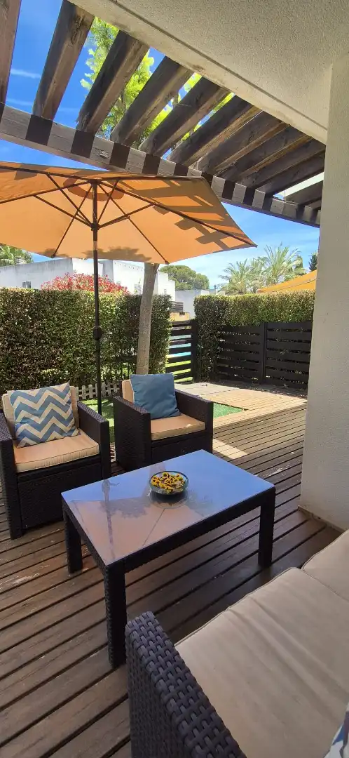 Terrasse von Einfamilien-Reihenhaus zum Verkauf in Mont-roig del Camp mit Klimaanlage, Privatgarten und Terrasse