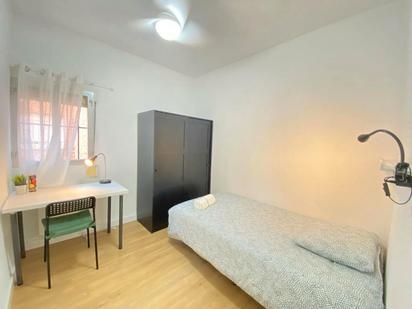 Bedroom of Flat to share in  Madrid Capital  with Heating, Furnished and Washing machine