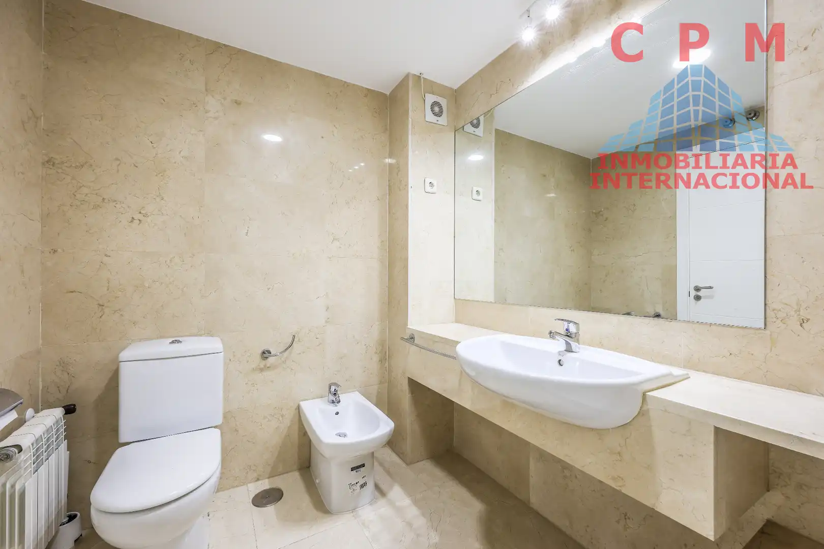 Bathroom of Flat for rent in Madrid  with Air Conditioner, Heating and Parquet flooring