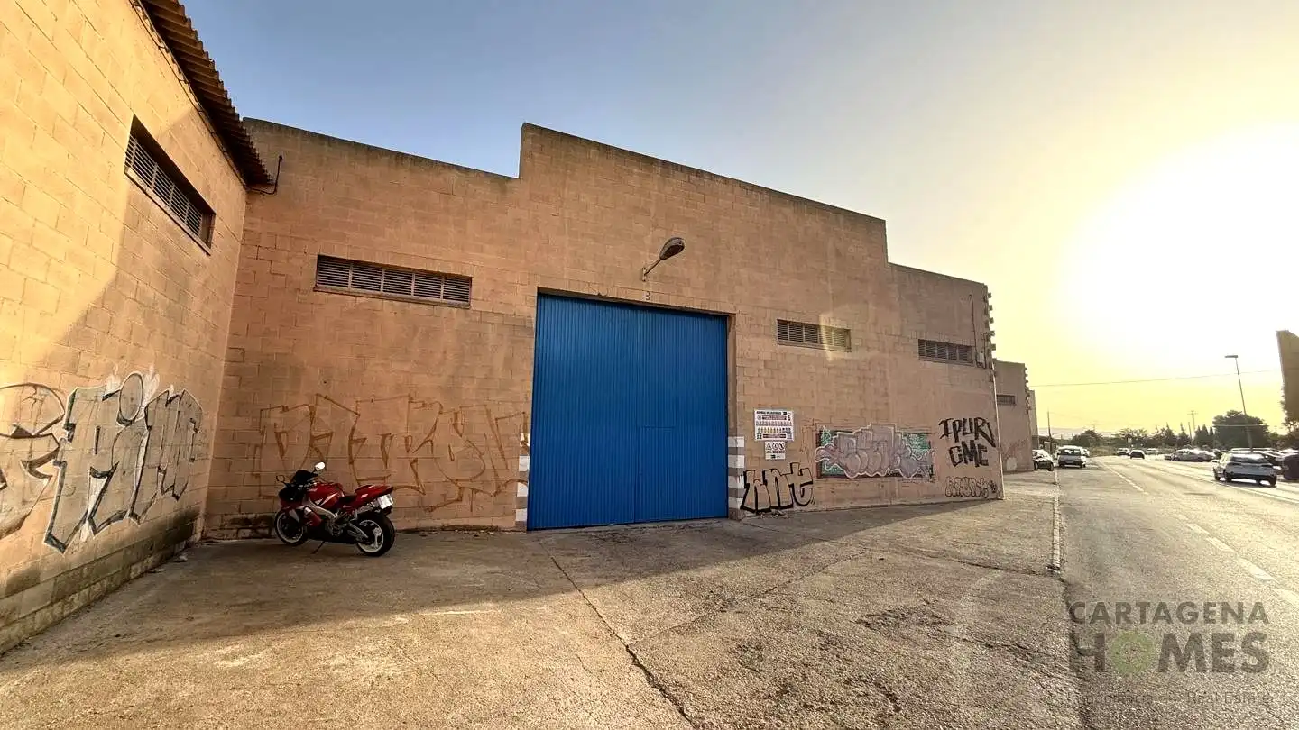 Außenansicht von Fabrikhallen zum Verkauf in Cartagena