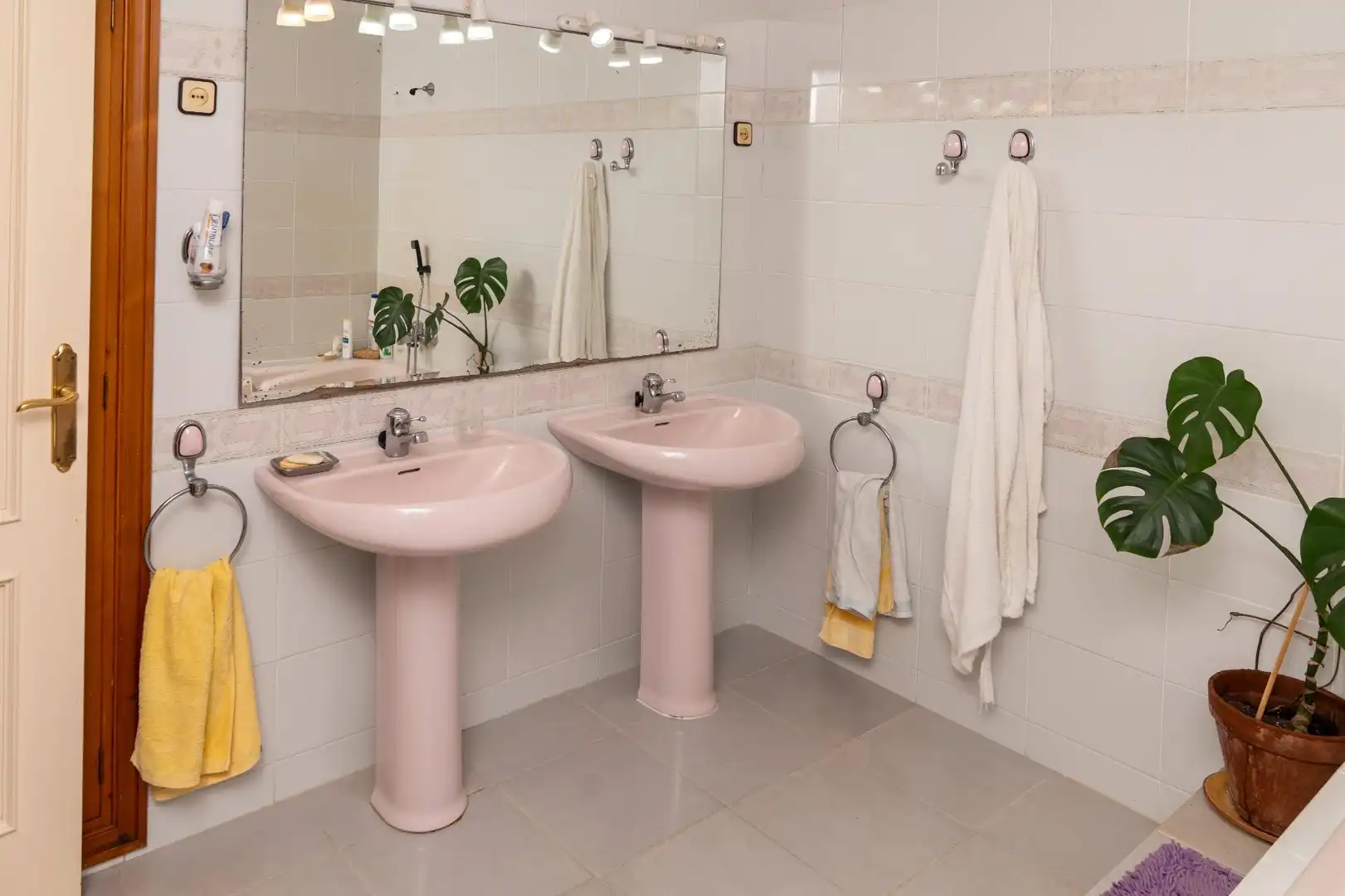 Baño de Casa adosada en venta en Almonte con Terraza, Trastero y Balcón
