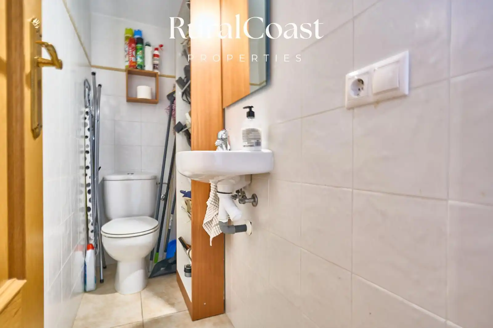 Baño de Casa adosada en venta en Aigües con Aire acondicionado, Calefacción y Jardín privado