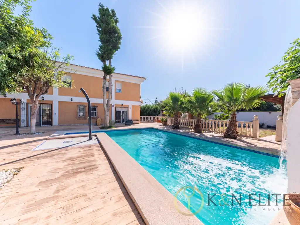 Vista exterior de Casa o xalet en venda en Mutxamel amb Aire condicionat, Jardí privat i Terrassa