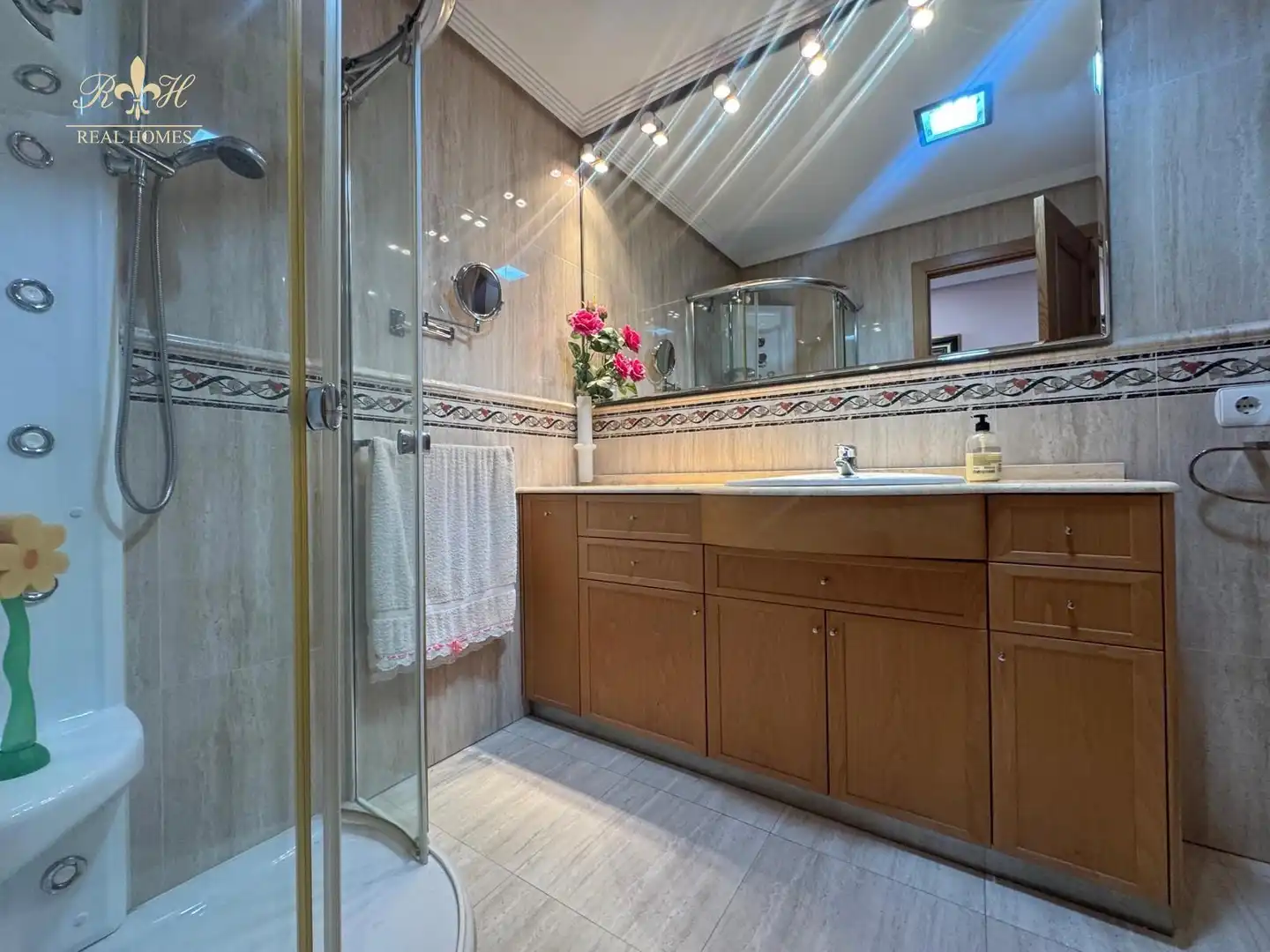 Baño de Piso en venta en Benidorm con Aire acondicionado, Terraza y Piscina