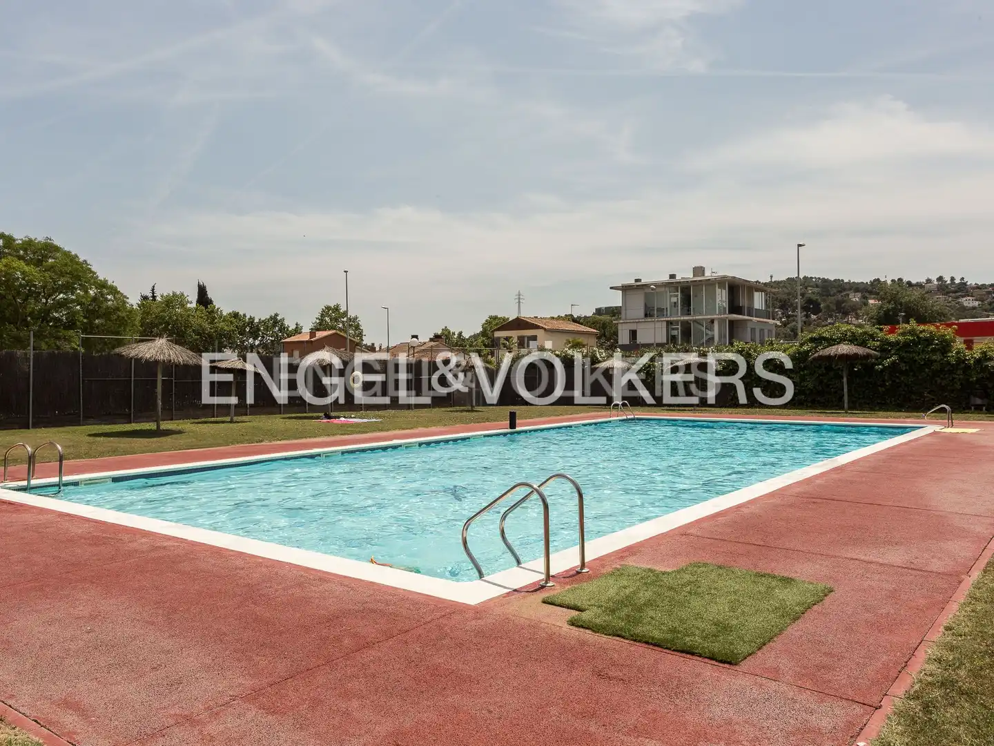 Piscina de Casa o xalet en venda en Cerdanyola del Vallès amb Aire condicionat, Calefacció i Jardí privat