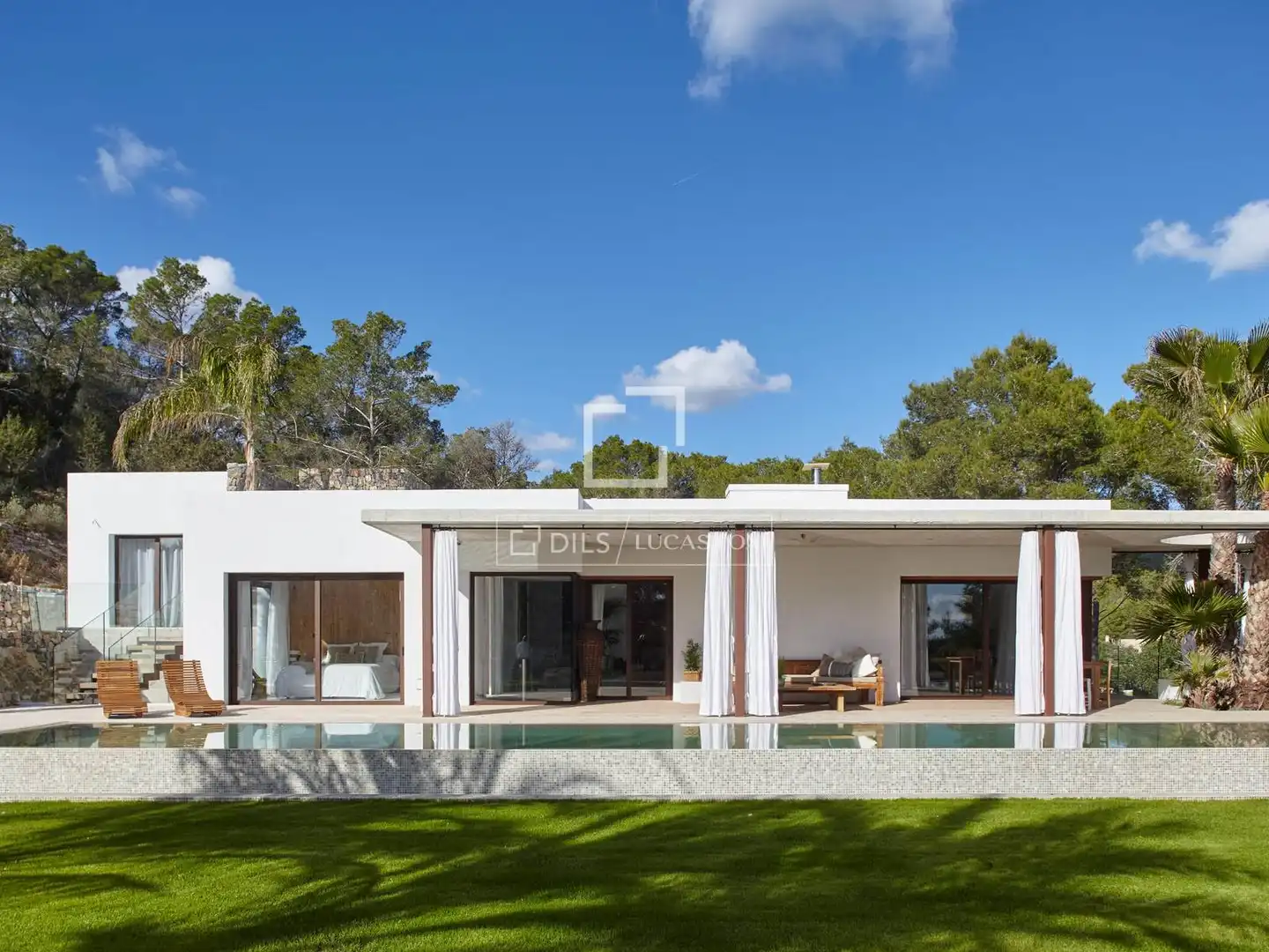 Chalet con piscina en venta en Es Cubells