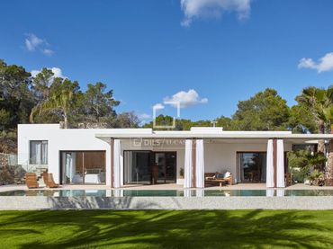 Chalet con piscina en venta en Es Cubells