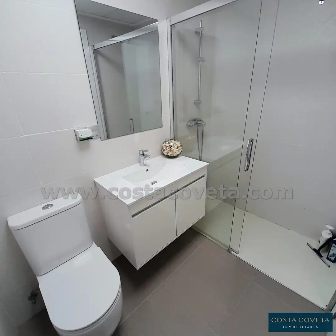 Bathroom of Apartments for sale in El Campello  with Air Conditioner, Swimming Pool and Furnished