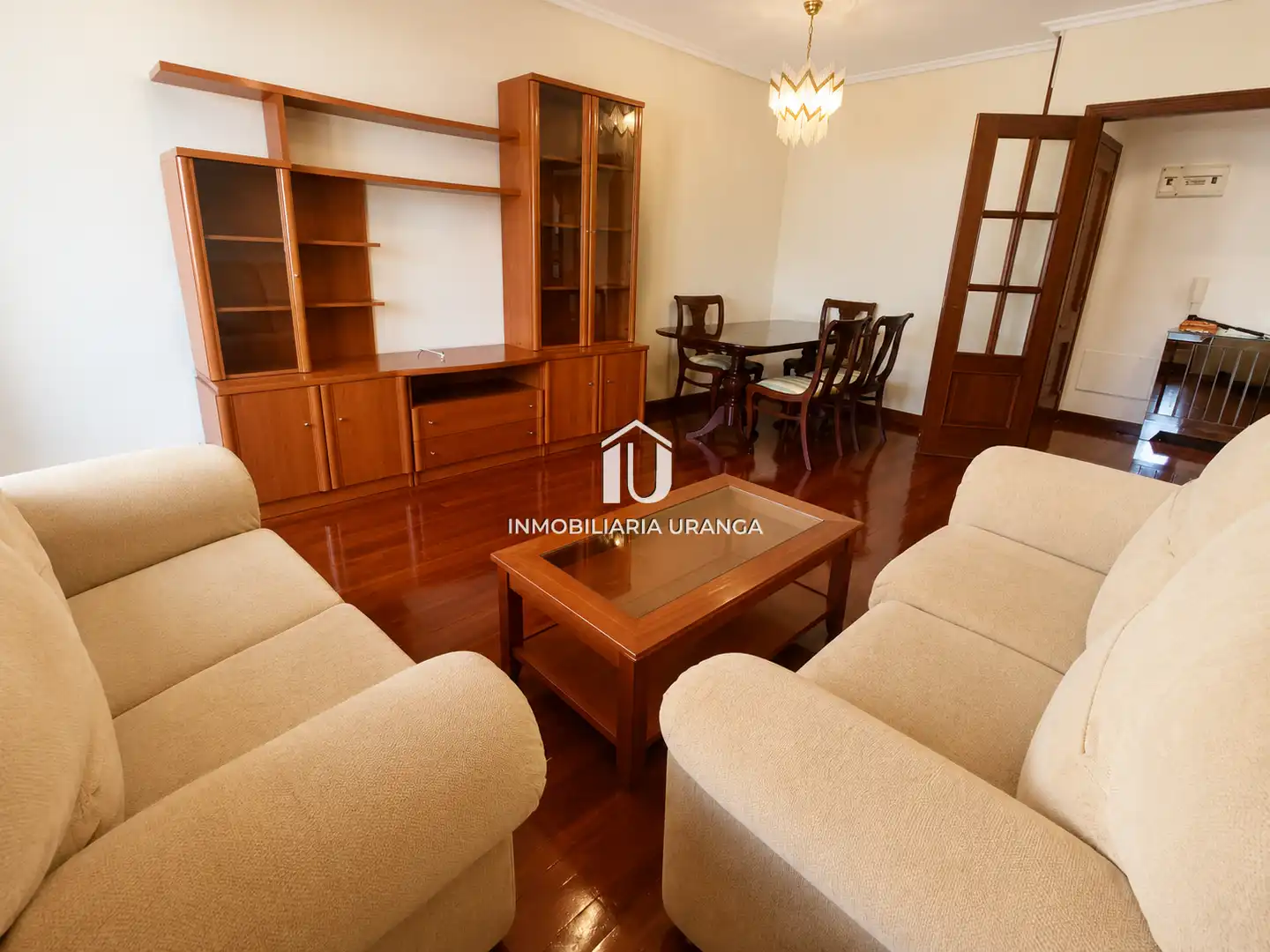 Sala de estar de Piso en venta en Castro-Urdiales con Calefacción, Terraza y Piscina comunitaria