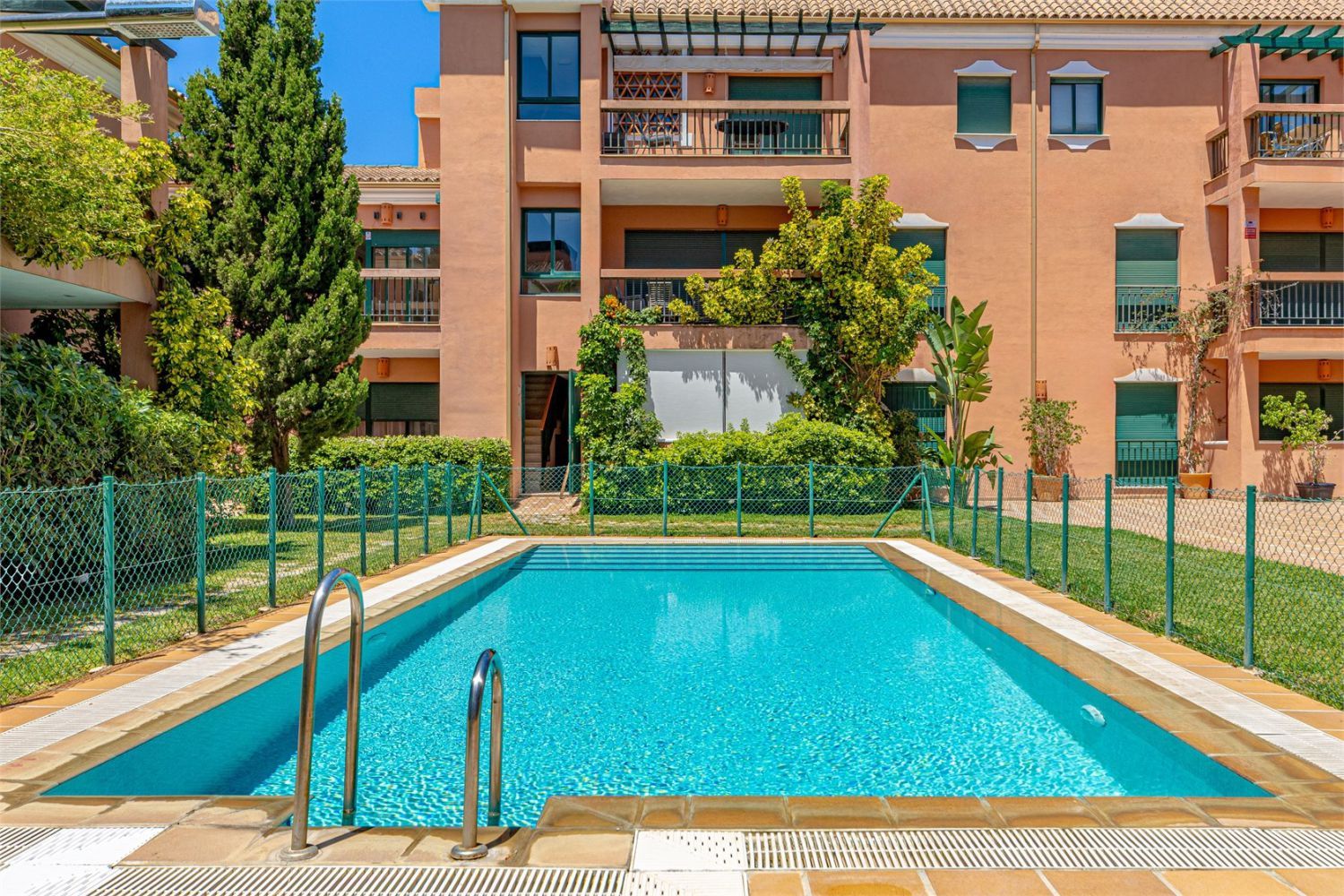 Swimming pool of Apartment for sale in Marbella  with Air Conditioner and Community pool