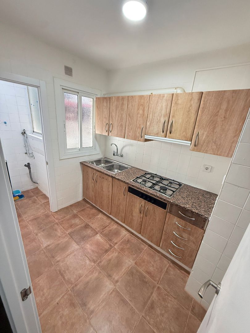 Kitchen of Flat for sale in L'Hospitalet de Llobregat  with Oven