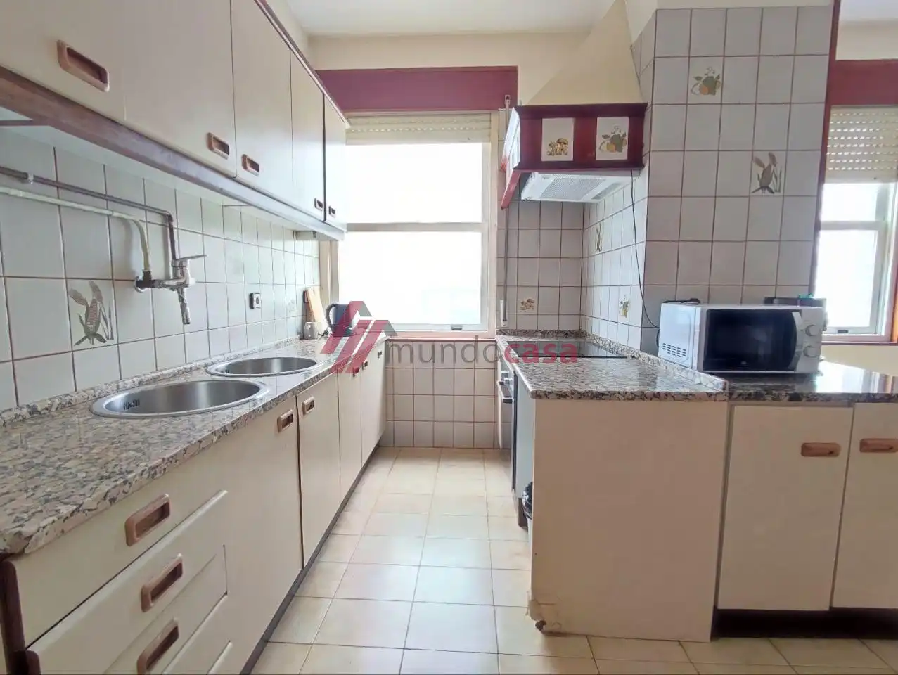 Cocina de Piso para compartir en Ferrol con Calefacción, Parquet y Amueblado