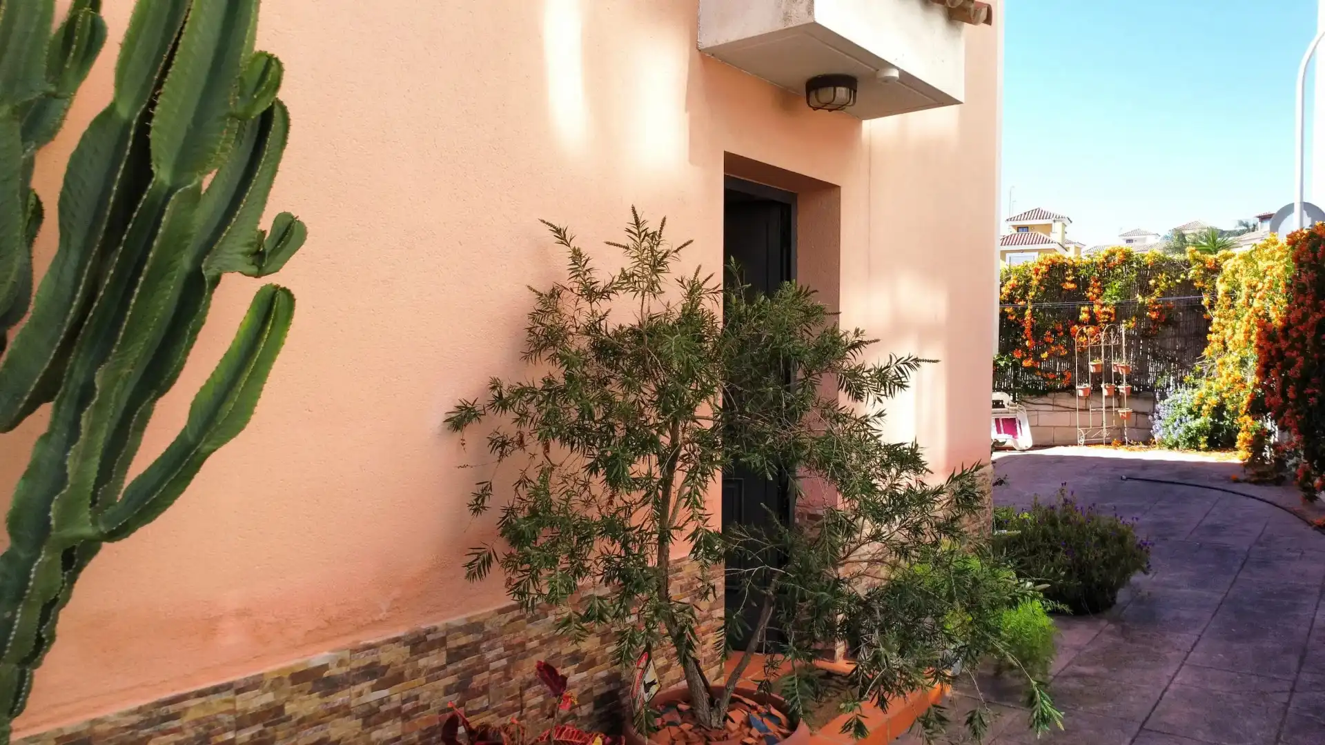Vista exterior de Casa o chalet en venta en Manilva con Jardín privado, Piscina y Piscina comunitaria