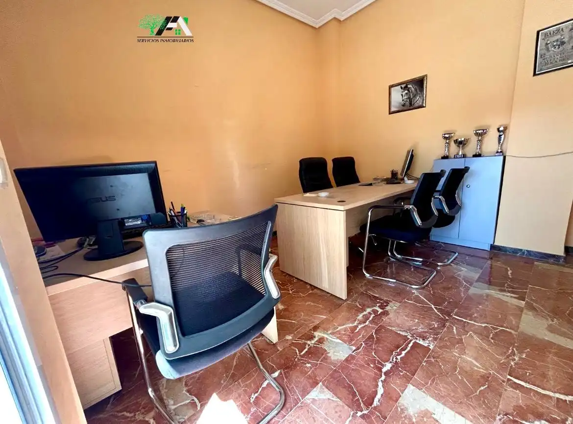 Office for rent in Baeza  with Air Conditioner and Furnished