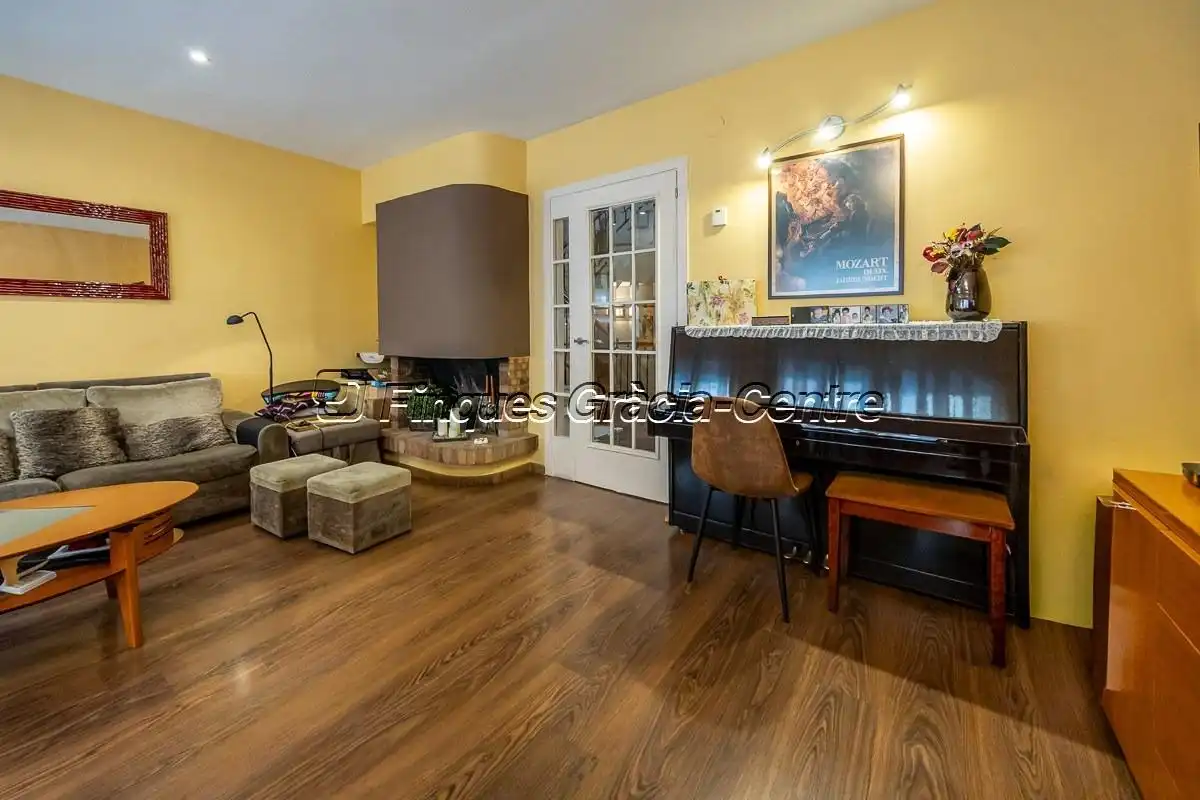 Sala d'estar de Casa adosada en venda en Sabadell amb Aire condicionat, Calefacció i Parquet