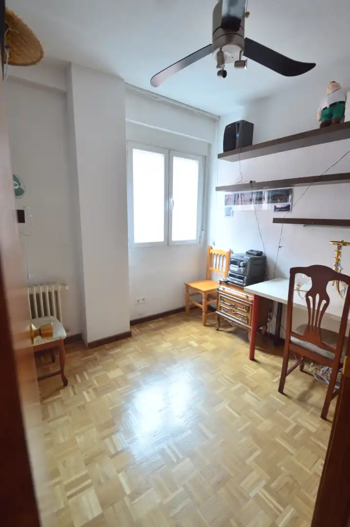 Bedroom of Flat for sale in Madrid  with Air Conditioner, Heating and Parquet flooring