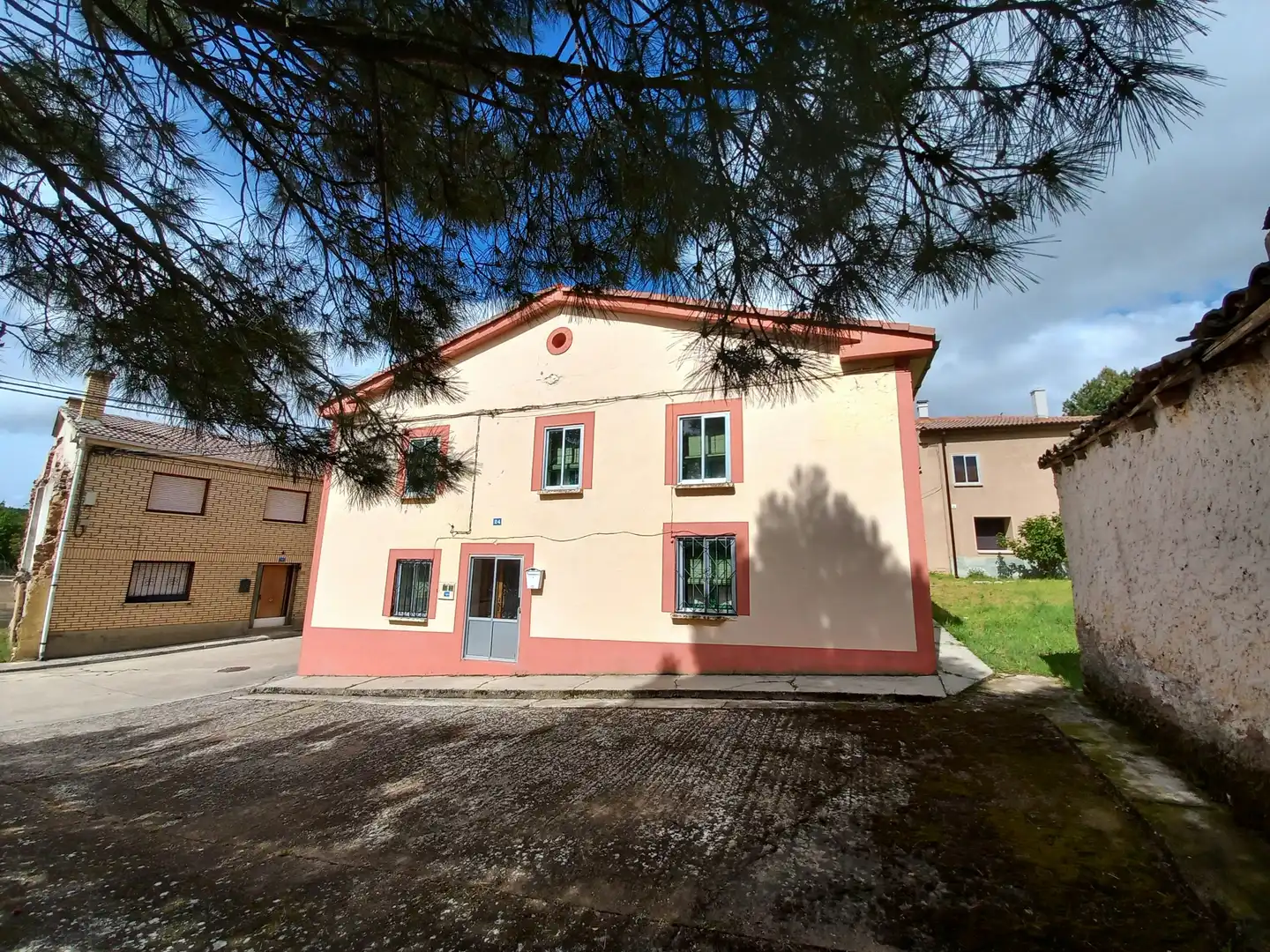 Exterior view of Detached homes for sale in Madrigalejo del Monte  with Heating and Storage room