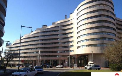 Exterior view of Flat for sale in Terrassa  with Swimming Pool and Balcony