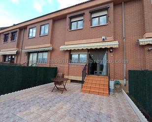 Exterior view of Single-family semi-detached for sale in  Logroño  with Terrace
