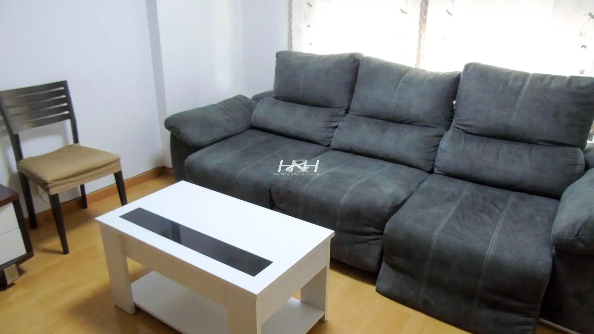 Living room of Flat for rent in Burjassot  with Air Conditioner, Storage room and Furnished
