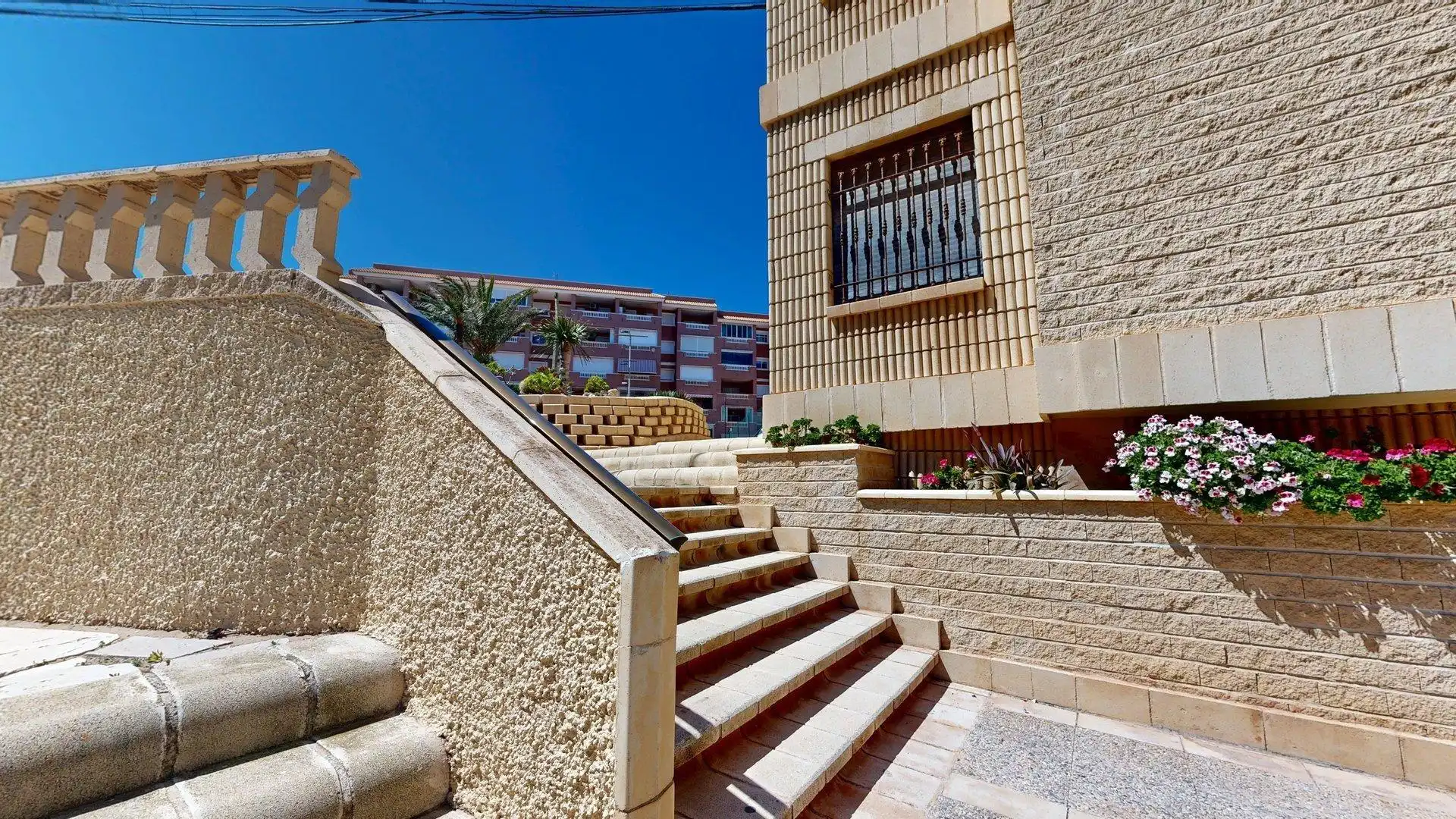 Vista exterior de Apartament de lloguer en Elche / Elx amb Calefacció, Jardí privat i Terrassa