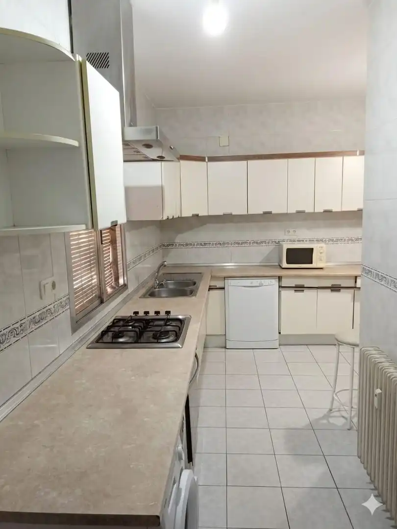 Cuina de Casa o xalet en venda en Piedrabuena amb Calefacció, Jardí privat i Terrassa