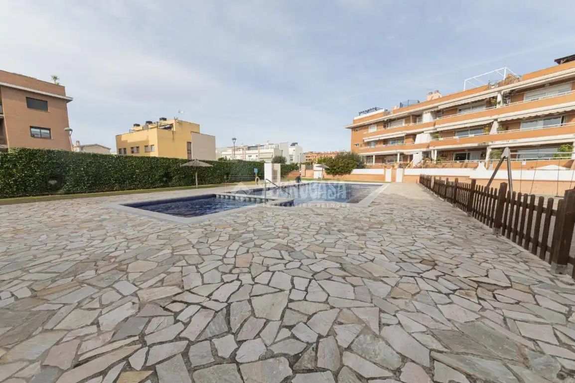 Piscina de Pis en venda en Cubelles amb Calefacció i Terrassa