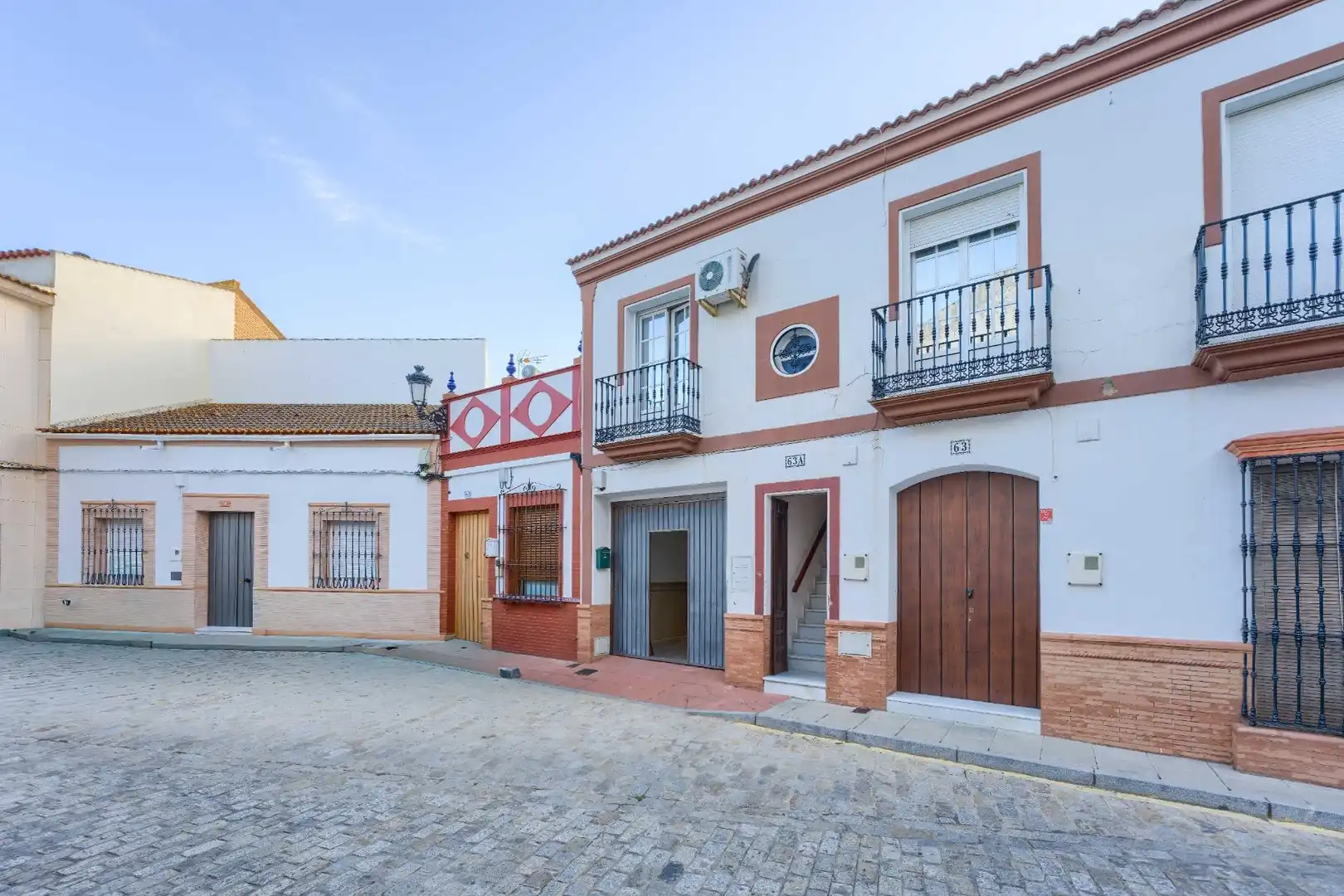 Vista exterior de Casa adosada en venta en La Palma del Condado con Aire acondicionado, Calefacción y Terraza