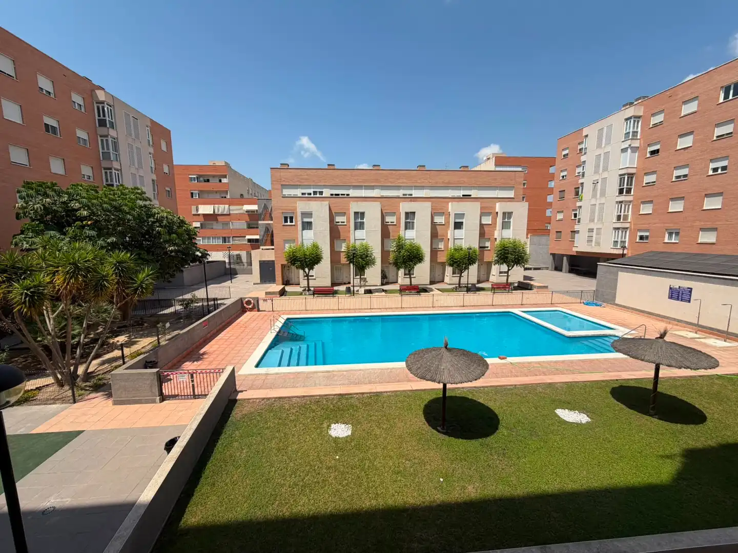 Piscina de Pis en venda en Alicante / Alacant amb Moblat