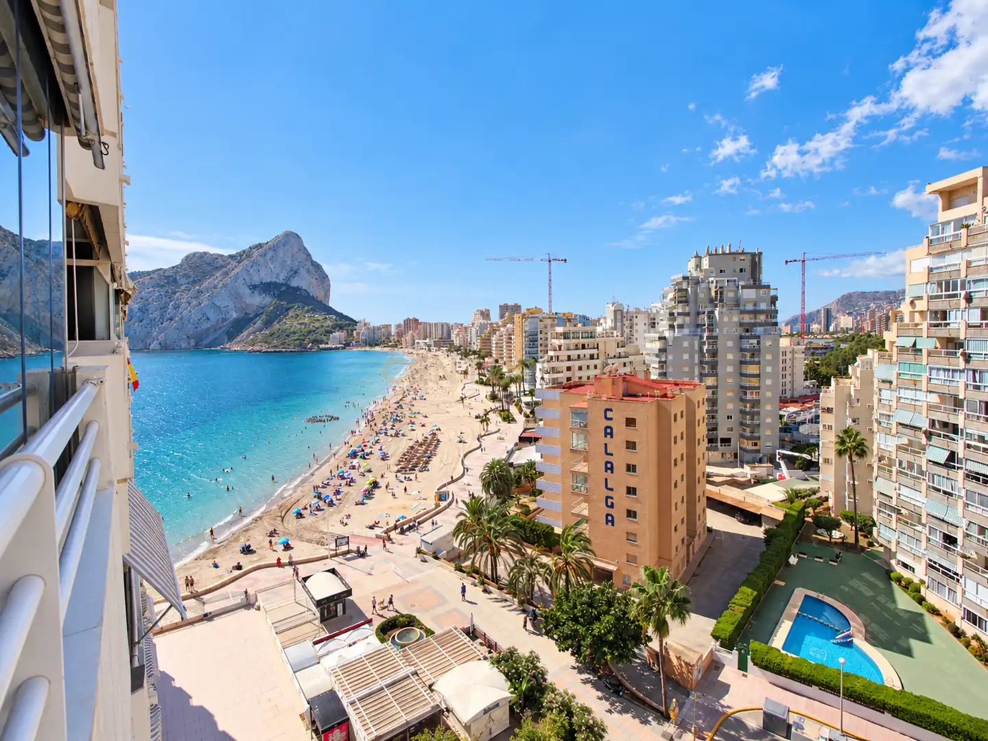 Außenansicht von Wohnungen zur Miete in Calpe / Calp mit Klimaanlage, Abstellraum und Ofen