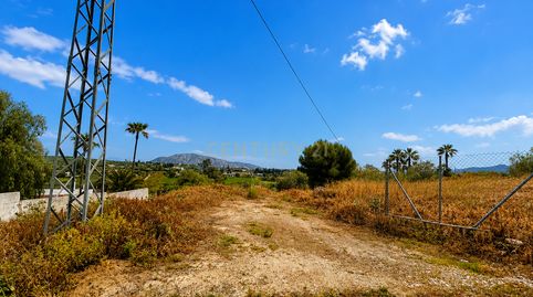 Parcela rústica en Alhaurín el Grande de 3.000 m en esquina con buen acceso