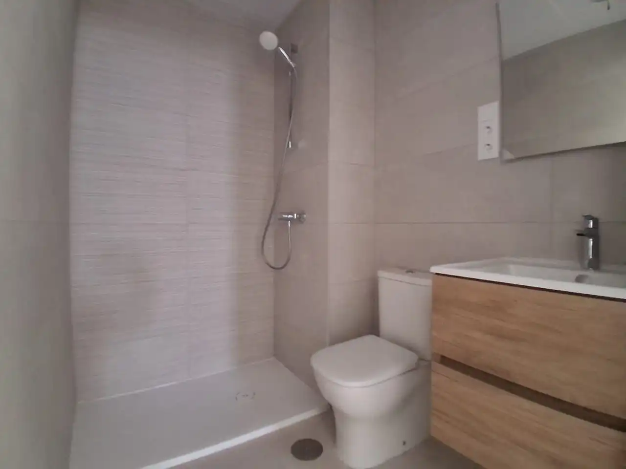Flat with lift to rent in INDONESIA, imagen 11