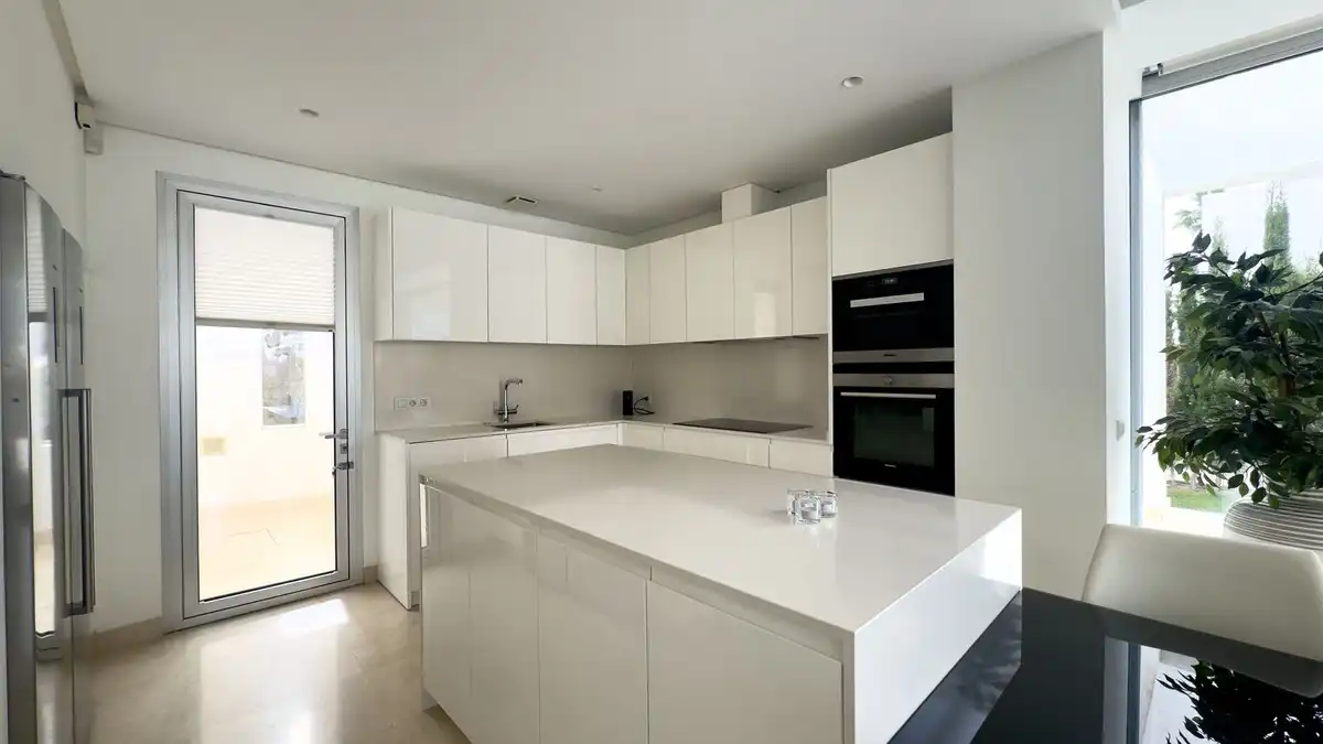 Chalet con piscina en venta en golf rio real, imagen 4