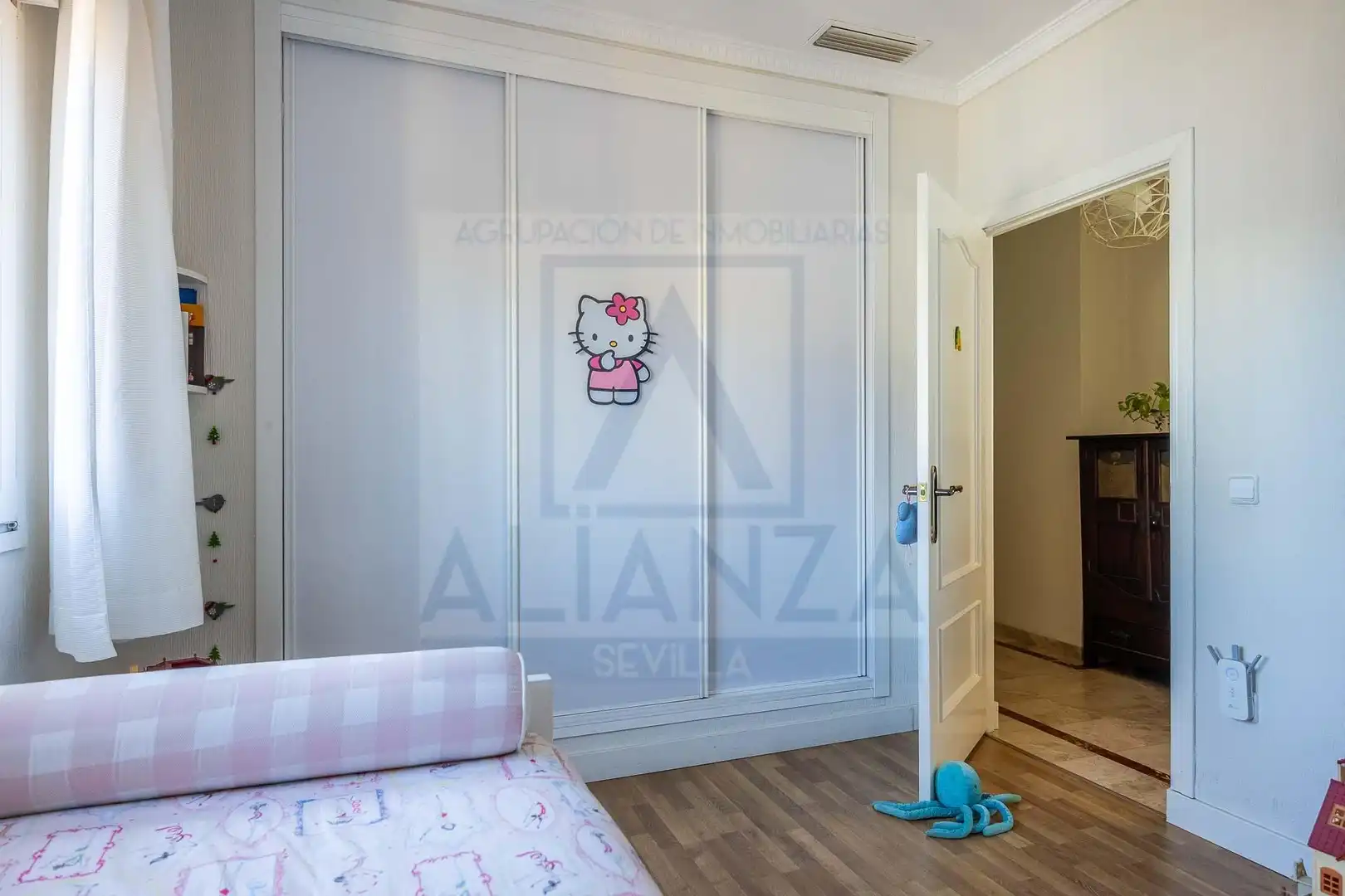 Bedroom of Houses for sale in Valencina de la Concepción  with Air Conditioner, Private garden and Community pool