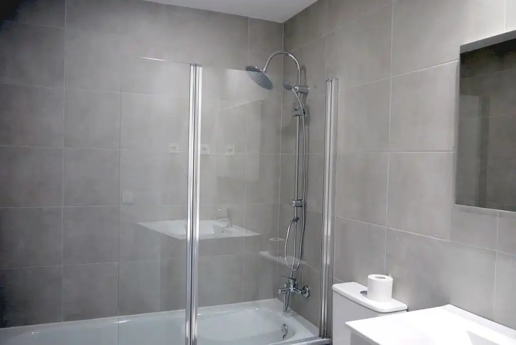 Bathroom of Flat for rent in Bilbao   with Heating, Terrace and Swimming Pool
