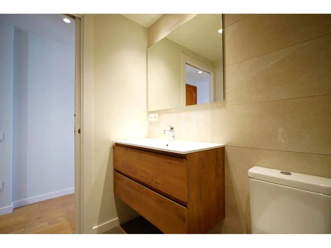 Bathroom of Duplexes for sale in Vic  with Air Conditioner, Heating and Parquet flooring