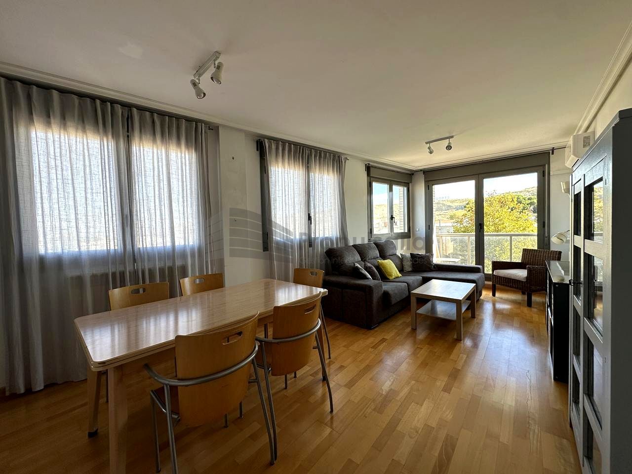 Sala d'estar de Pis en venda en Cuarte de Huerva amb Calefacció, Terrassa i Moblat