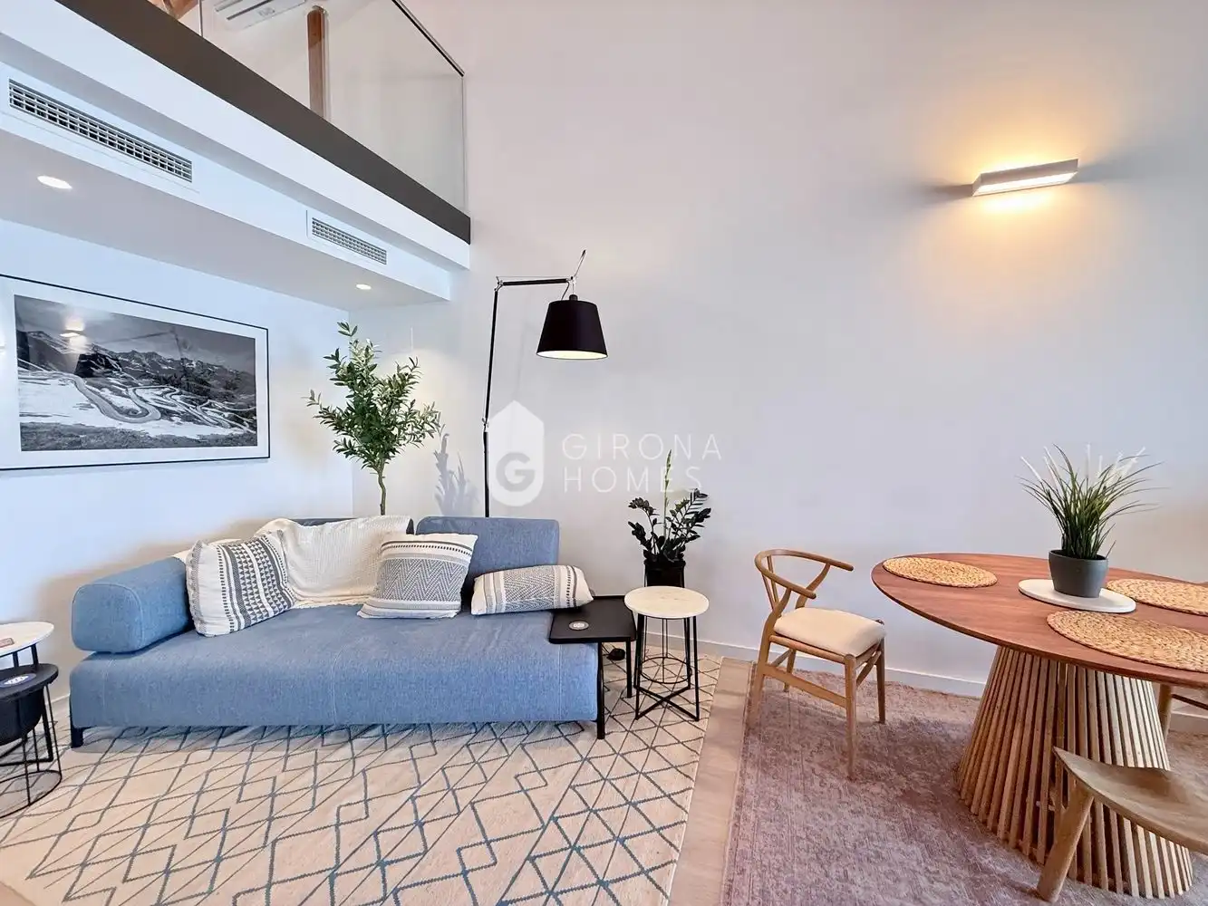 Living room of Apartments for rent in Girona  with Air Conditioner, Terrace and Furnished