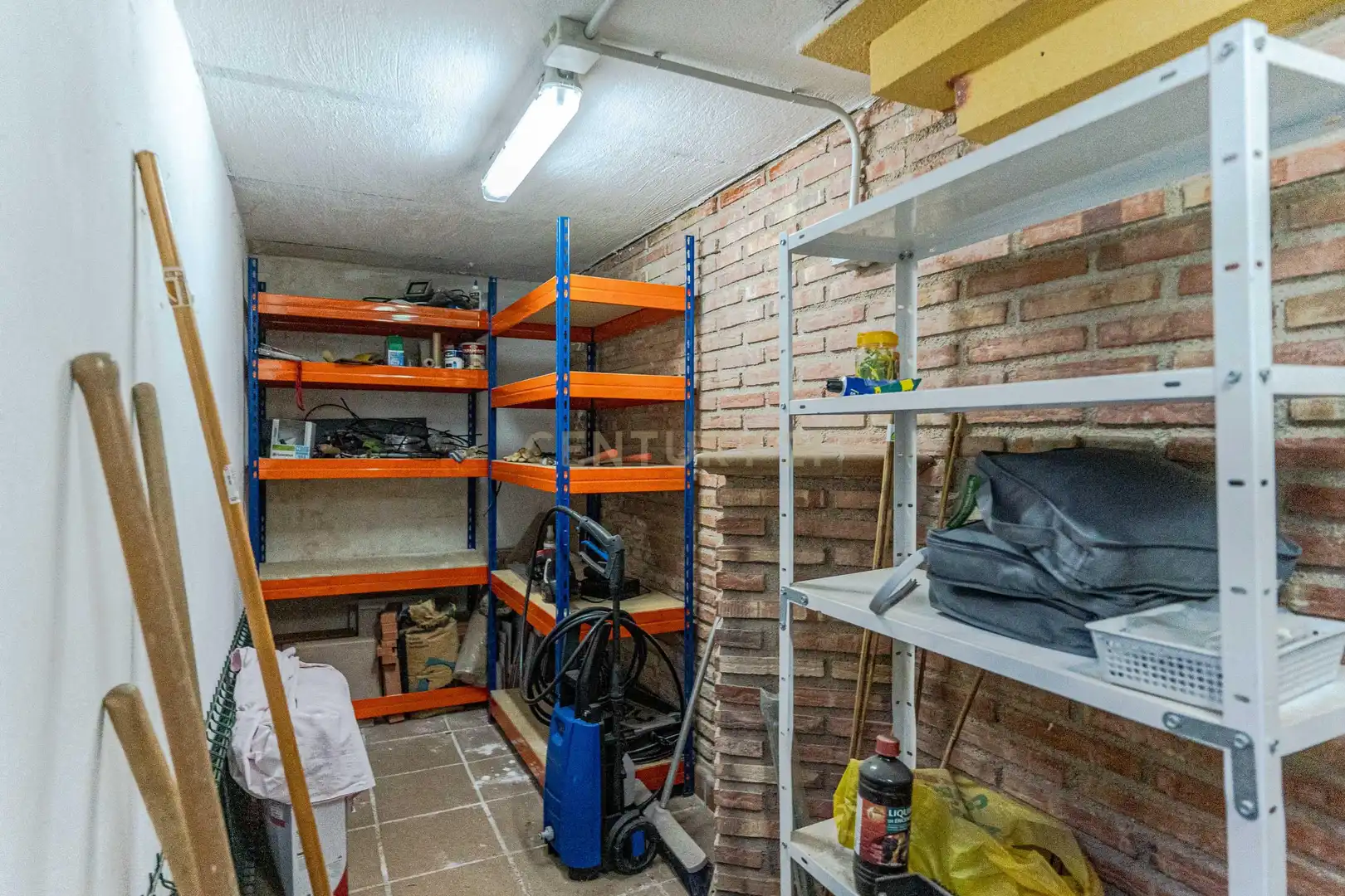 Casa adosada en venda en La Zubia amb Aire condicionat, Jardí privat i Traster