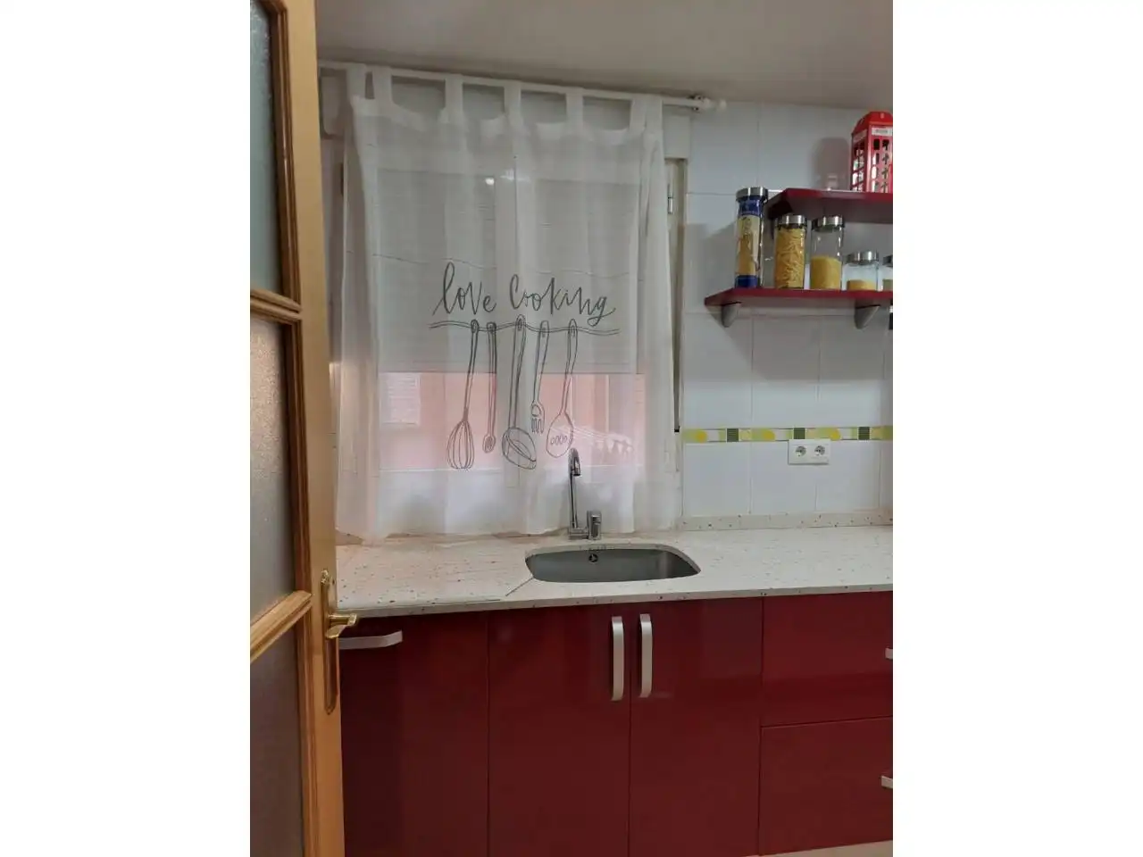 Cuina de Apartament en venda en Cedillo del Condado amb Calefacció i Traster